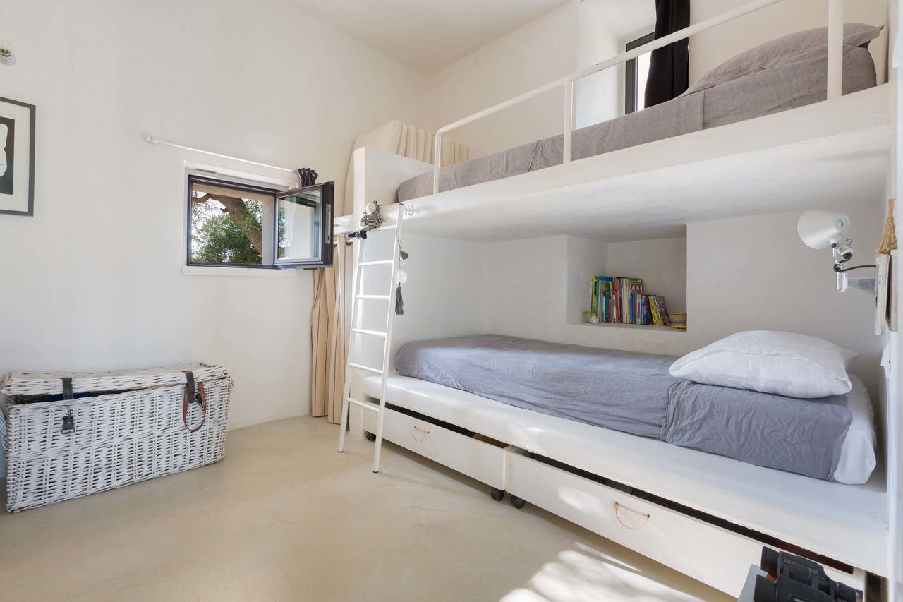 הוילה אוסטוני Casale Con Cipresso מראה חיצוני תמונה